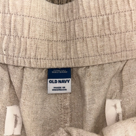 Old Navy Cream Shorts - Picture 4 of 6